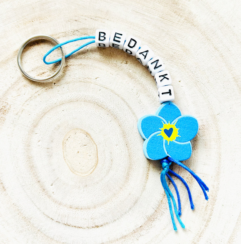 Thank you keychain with lucky charm forget-me-not