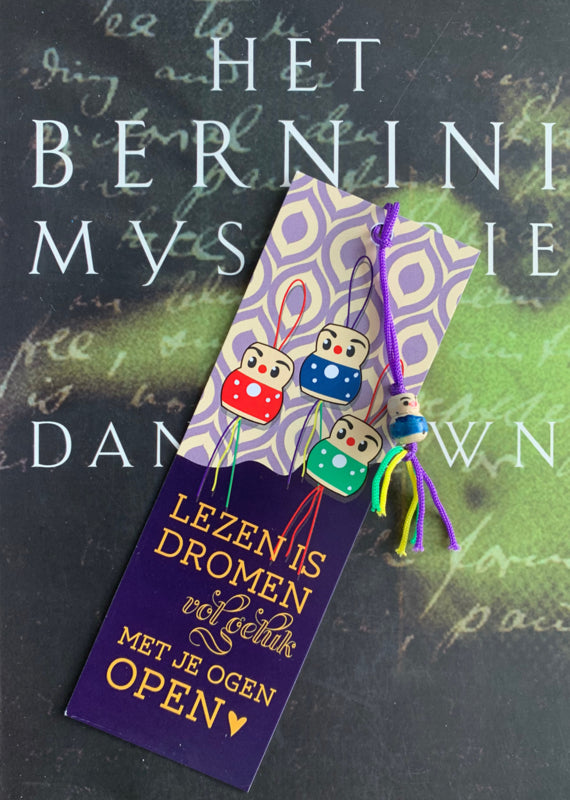 Reading bookmarks is dreaming happily with your eyes open