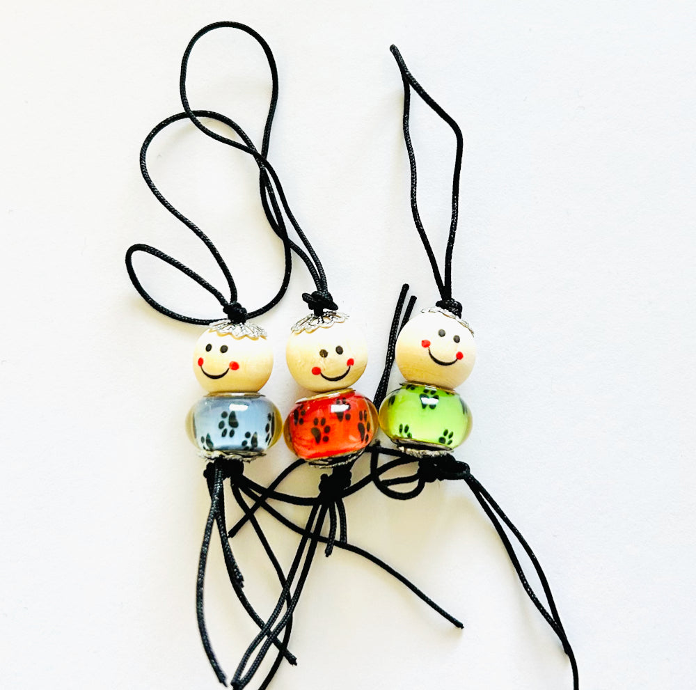 Gelukspoppetje met hondenpootjes